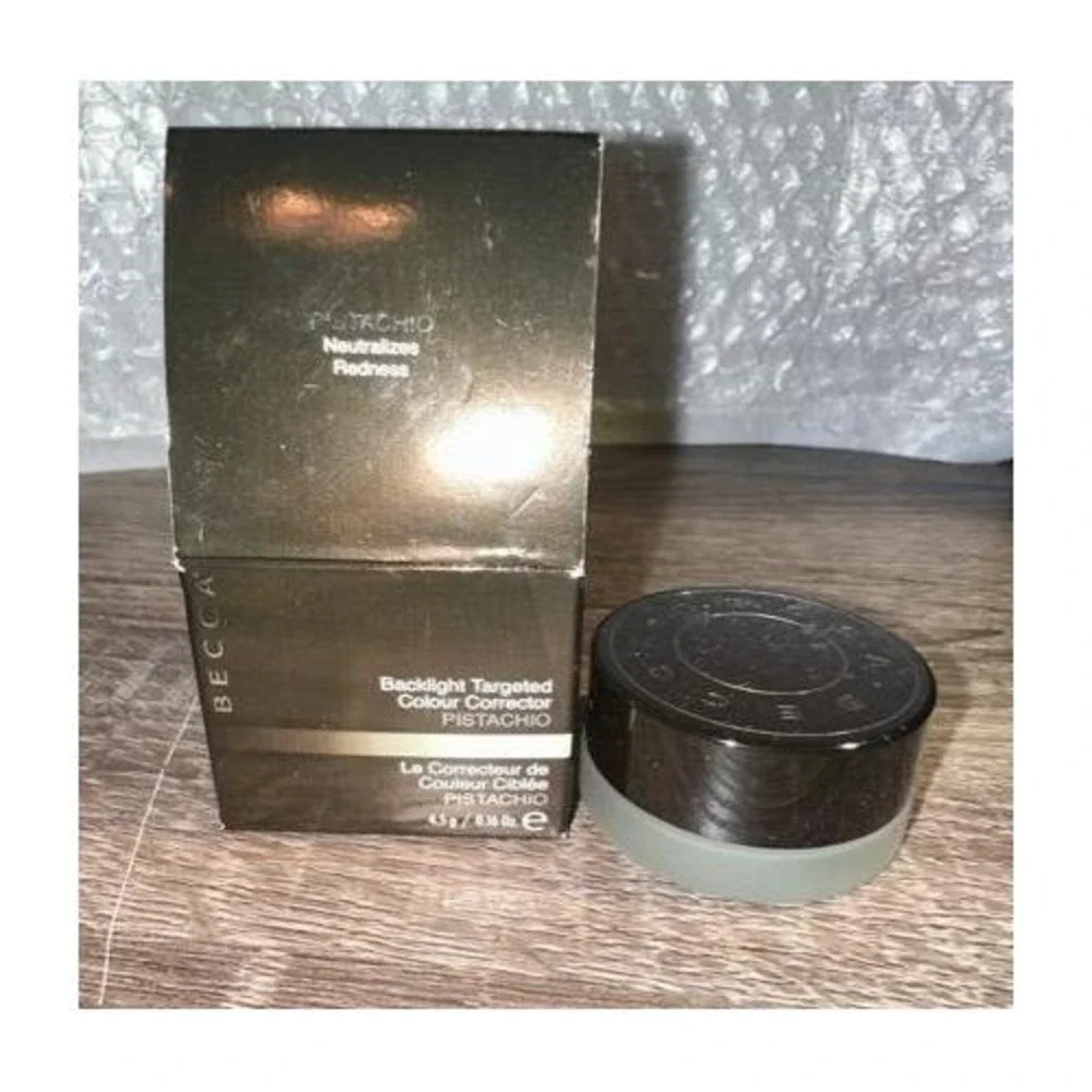 BECCA Backlight Pistachio Green Cream Colour Corrector‎ Face color concealer